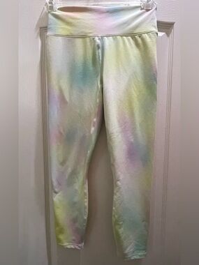 Fabletics PowerHold Tie Dye Leggings Capri Cropped Athleisure Womens Sz Medium
